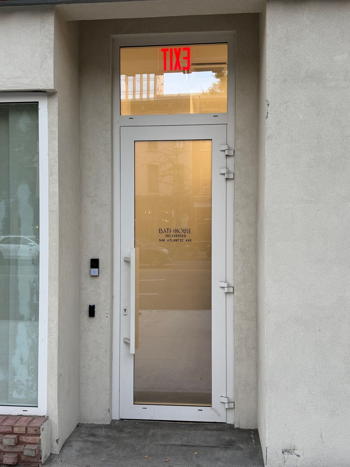 Atlantic: a single service door with a transom above