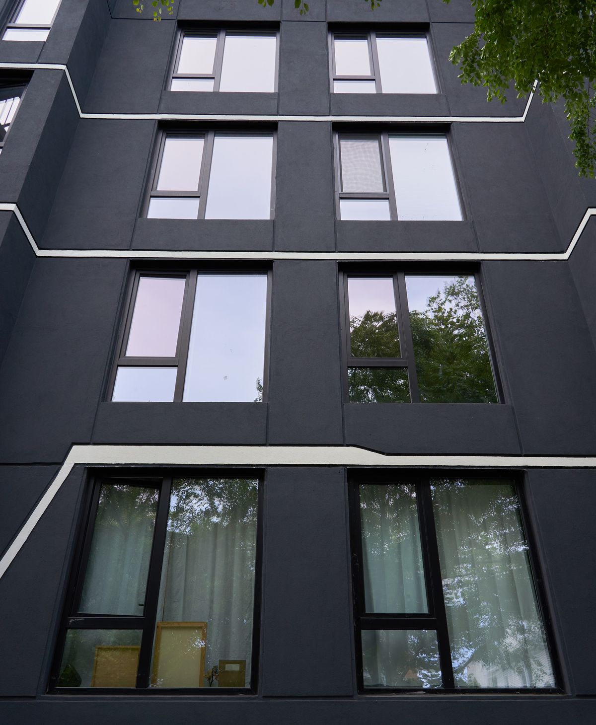 E 25th